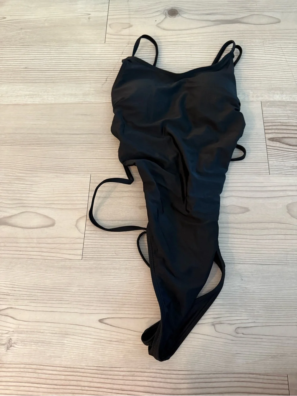 Bag of bikinis & swimsuits - Picture 7 of 9